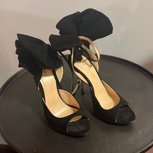 Womens size 7.5/37.5 Alberto Moretti heels with ankle decor